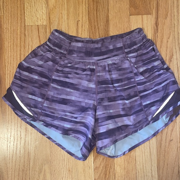 lululemon hotty hot shorts - Picture 2 of 4